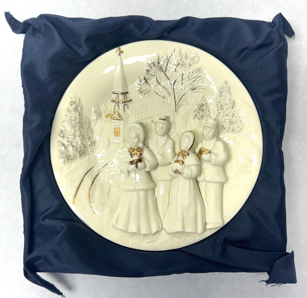 Mikasa Christmas Plate Carolers Church 3D Porcelain FK001 Holiday Elegance